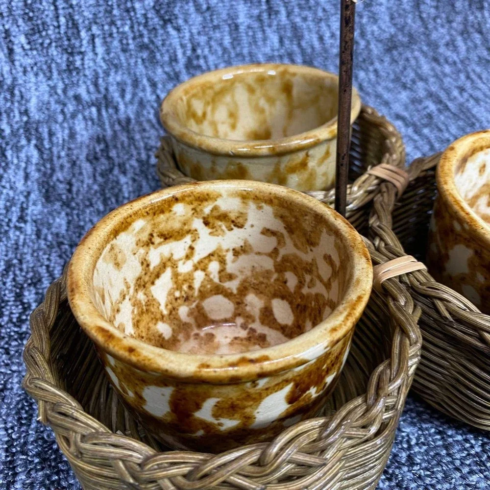 Unbranded sponge pottery